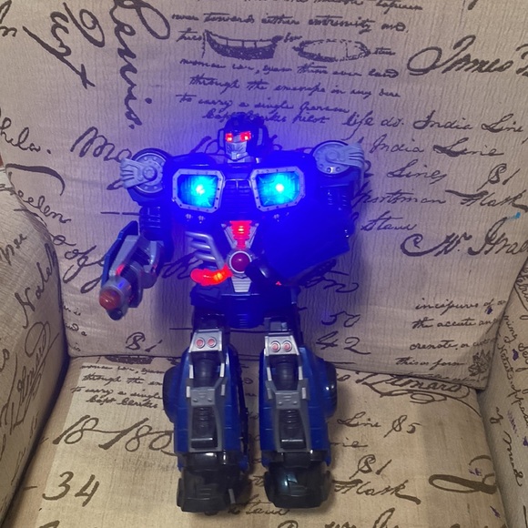 Robot - Picture 4 of 5